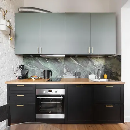 19 Century Heritage 2+2 *