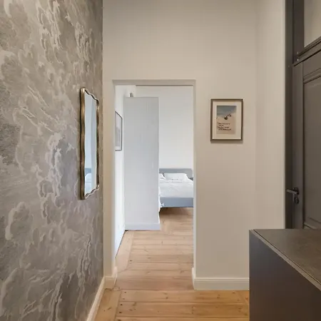 19 Century Heritage 2+2 *