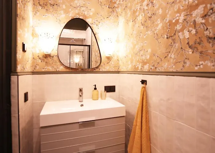 19 Century Heritage 2+2 아파트