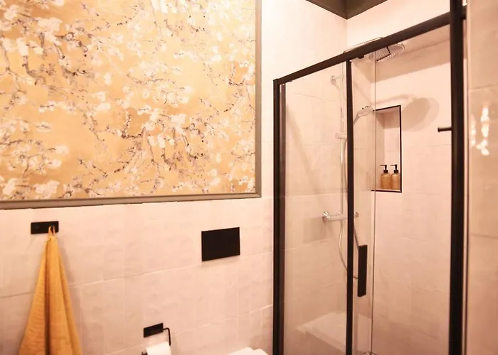 19 Century Heritage 2+2 아파트