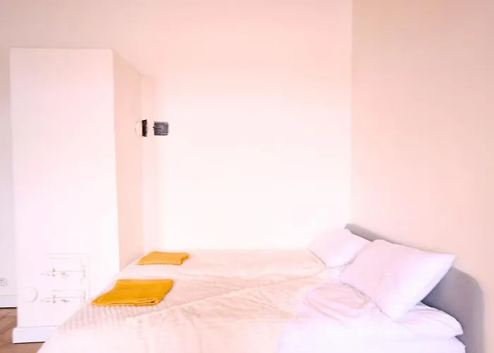 19 Century Heritage 2+2 아파트